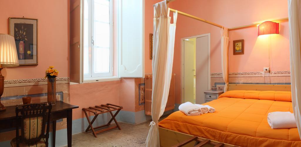 B&B Dimora Muzio And Restaurant Gallipoli Bagian luar foto